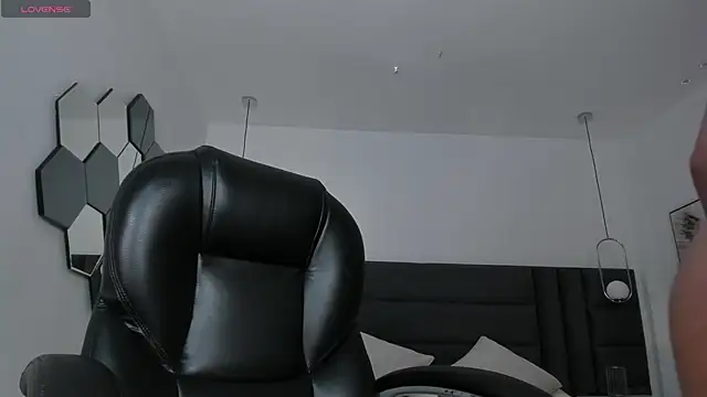 KatieNolan 1 online show from December 4, 2025, 6:27 pm