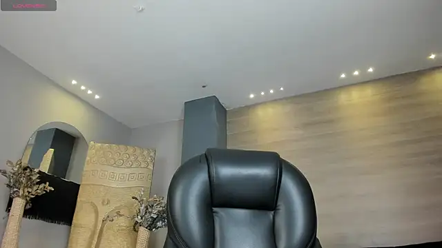 Snapshot of KatieNolan_1 chatting on February 14, 2026, 12:35 pm KatieNolan 1 online show from February 14, 2026, 12:35 pm