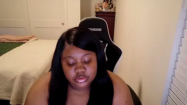 explosivekitty69 online show from November 17, 2025, 7:58 am