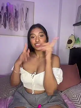 Snapshot of Isabella_fasilier chatting on February 5, 2025, 3:13 am Isabella fasilier online show from February 5, 2025, 3:13 am