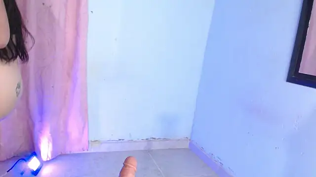 Snapshot of April_sexycurvi chatting on October 30, 2025, 8:05 am April sexycurvi online show from October 30, 2025, 8:05 am