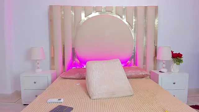 ShainaBonne online show from December 18, 2024, 10:46 pm