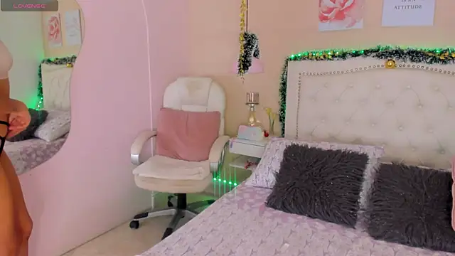 Ashley Evans18 online show from December 13, 2024, 11:13 am