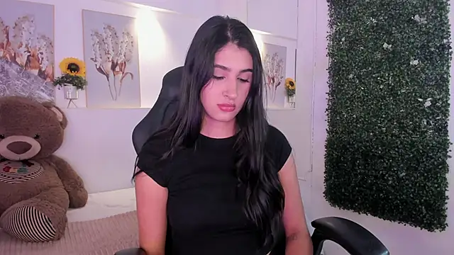 Ashley Evans18 online show from October 24, 2025, 12:45 pm