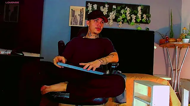 HannibalLester online show from July 22, 2026, 4:48 am