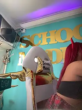 Snapshot of Emili_Roux chatting on October 11, 2025, 6:39 pm Emili Roux online show from October 11, 2025, 6:39 pm