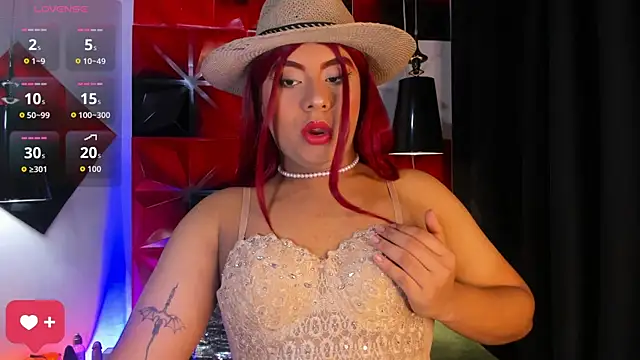 Snapshot of Emili_Roux chatting on October 13, 2025, 5:35 pm Emili Roux online show from October 13, 2025, 5:35 pm