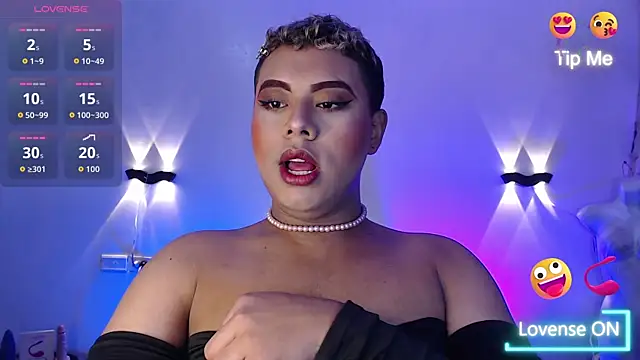 Snapshot of Emili_Roux chatting on November 6, 2025, 12:39 pm Emili Roux online show from November 6, 2025, 12:39 pm