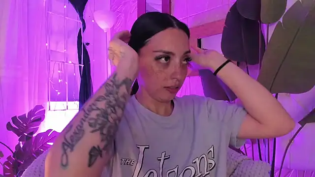 sadashi moon  online show from February 5, 2025, 9:36 am