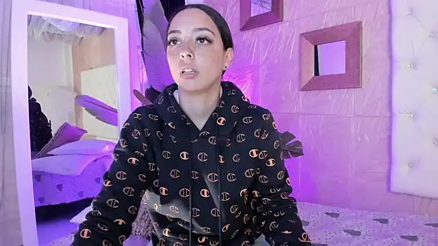 sadashi moon  online show from March 19, 2025, 1:32 am