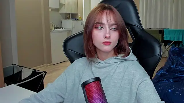 Snapshot of SilverDream chatting on October 2, 2025, 10:06 pm SilverDream online show from October 2, 2025, 10:06 pm