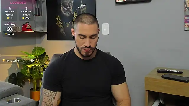 Giorgio-Leone online show from December 17, 2025, 10:38 pm