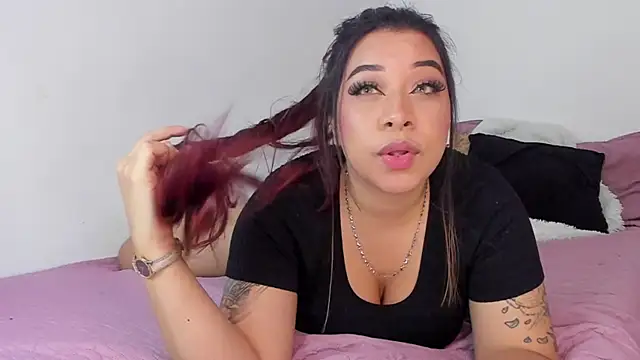 Snapshot of C_rose97 chatting on October 19, 2025, 10:54 pm C rose97 online show from October 19, 2025, 10:54 pm