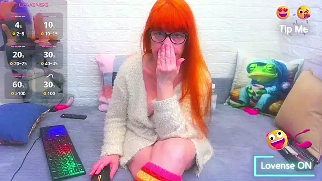 Snapshot of RedHousewife chatting on February 11, 2026, 12:32 pm RedHousewife online show from February 11, 2026, 12:32 pm