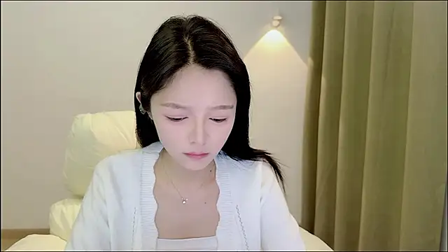 xiaodaibabyy online show from November 15, 2025, 7:05 am