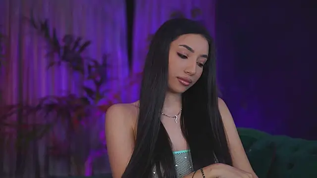 GinaValentinna online show from November 19, 2025, 7:58 pm