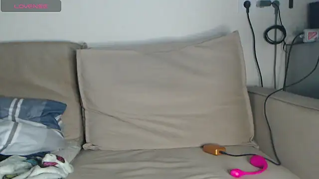 -LauraGold- online show from March 5, 2025, 1:21 am