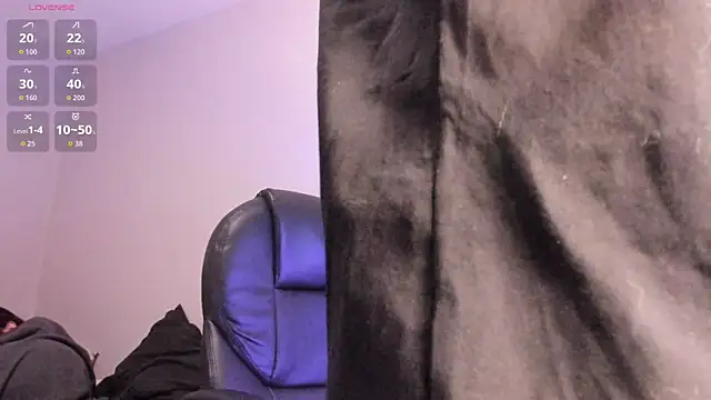 Snapshot of Carlasxdreams chatting on April 25, 2026, 12:24 am Carlasxdreams online show from April 25, 2026, 12:24 am