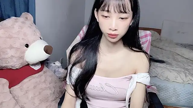 Snapshot of Lili-2 chatting on September 30, 2025, 2:55 pm Lili-2 online show from September 30, 2025, 2:55 pm