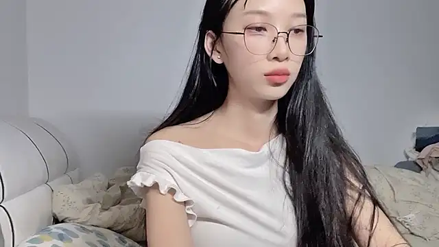 Lili-2 online show from July 8, 2026, 2:21 pm