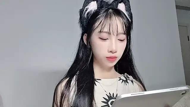 Lili-2 online show from July 22, 2026, 3:37 pm