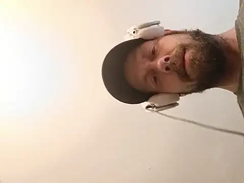 axelongshaft69 online show from May 17, 2026, 2:46 pm