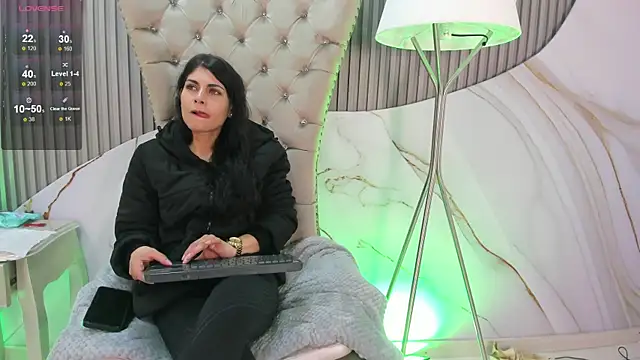 Snapshot of Melodi_Roux chatting on May 15, 2026, 1:29 pm Melodi Roux online show from May 15, 2026, 1:29 pm