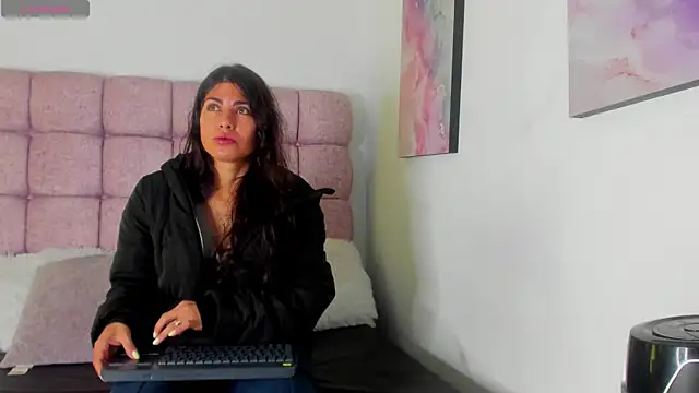 Melodi Roux online show from August 2, 2026, 1:09 pm