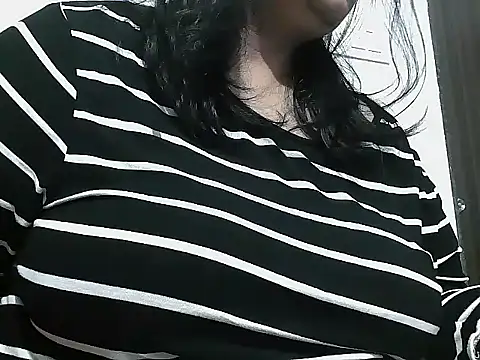 Snapshot of Queen_of_boobs01 chatting on March 22, 2026, 5:38 pm Queen of boobs01 online show from March 22, 2026, 5:38 pm