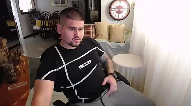 pitbullveryhot online show from February 25, 2025, 2:00 pm