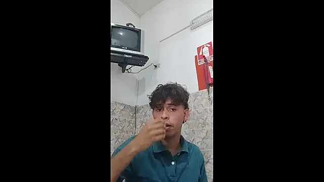 Snapshot of luisfer_306 chatting on January 24, 2025, 6:04 pm luisfer 306 online show from January 24, 2025, 6:04 pm