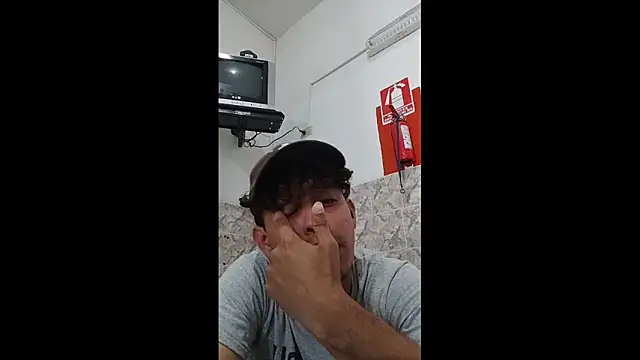 Snapshot of luisfer_306 chatting on February 18, 2025, 5:42 pm luisfer 306 online show from February 18, 2025, 5:42 pm