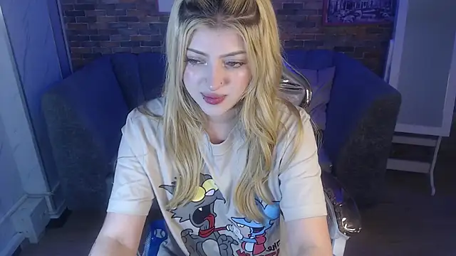 Snapshot of Kitty_fox_b chatting on December 12, 2024, 6:53 pm Kitty fox b online show from December 12, 2024, 6:53 pm