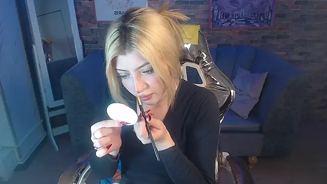 Snapshot of Kitty_fox_b chatting on December 13, 2024, 6:49 pm Kitty fox b online show from December 13, 2024, 6:49 pm