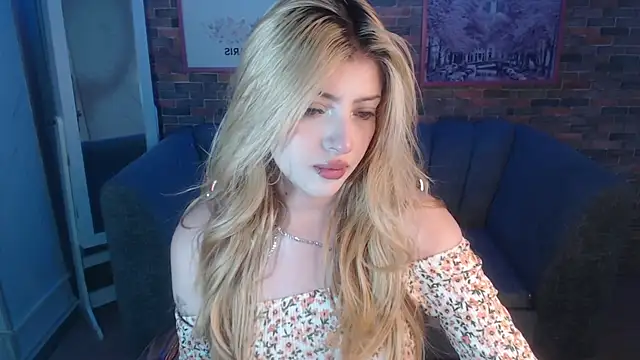 Snapshot of Kitty_fox_b chatting on December 23, 2024, 12:52 pm Kitty fox b online show from December 23, 2024, 12:52 pm
