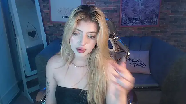 Snapshot of Kitty_fox_b chatting on January 8, 2025, 6:52 pm Kitty fox b online show from January 8, 2025, 6:52 pm