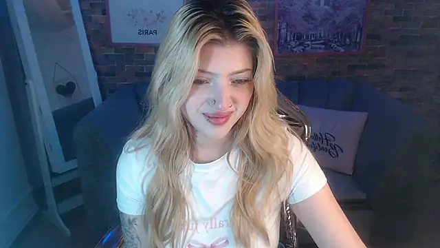Snapshot of Kitty_fox_b chatting on January 10, 2025, 12:58 pm Kitty fox b online show from January 10, 2025, 12:58 pm