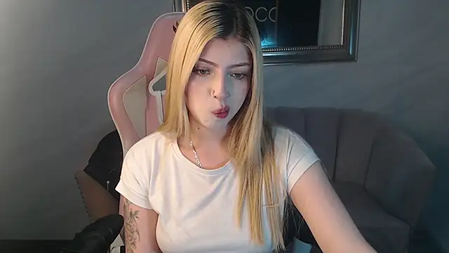 Snapshot of Kitty_fox_b chatting on January 14, 2025, 6:49 pm Kitty fox b online show from January 14, 2025, 6:49 pm
