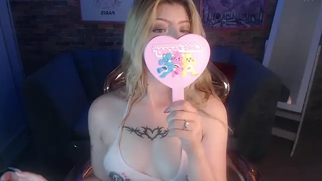Snapshot of Kitty_fox_b chatting on January 24, 2025, 6:46 pm Kitty fox b online show from January 24, 2025, 6:46 pm