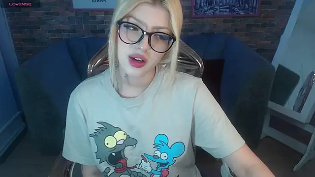 Snapshot of Kitty_fox_b chatting on March 10, 2025, 12:59 pm Kitty fox b online show from March 10, 2025, 12:59 pm