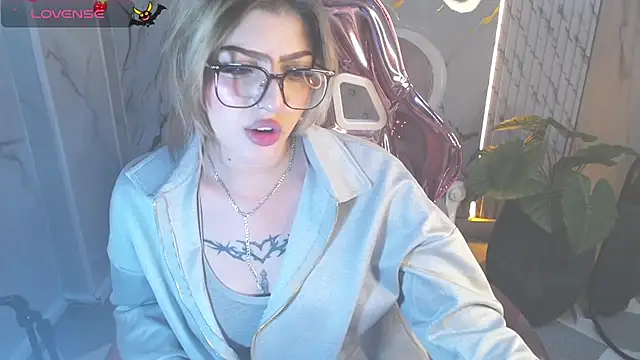 Kitty fox b online show from October 31, 2025, 1:06 am