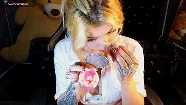 Kitty fox b online show from February 26, 2026, 1:10 pm