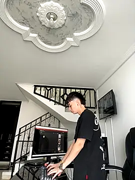 nico 18x online show from December 5, 2025, 5:53 pm