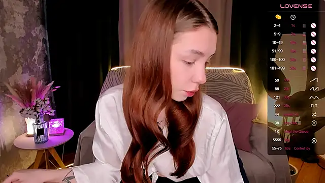 Snapshot of MilliBrown_ chatting on October 17, 2025, 8:06 am MilliBrown  online show from October 17, 2025, 8:06 am