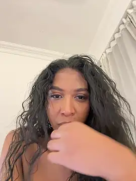 IamCrystal2 online show from May 15, 2026, 11:23 pm
