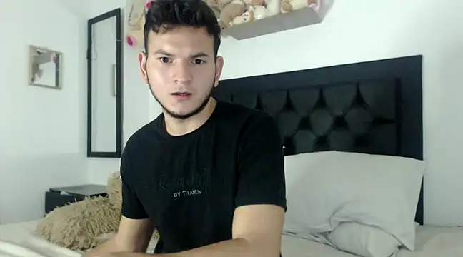 Latin Boy24 online show from February 12, 2025, 4:44 am