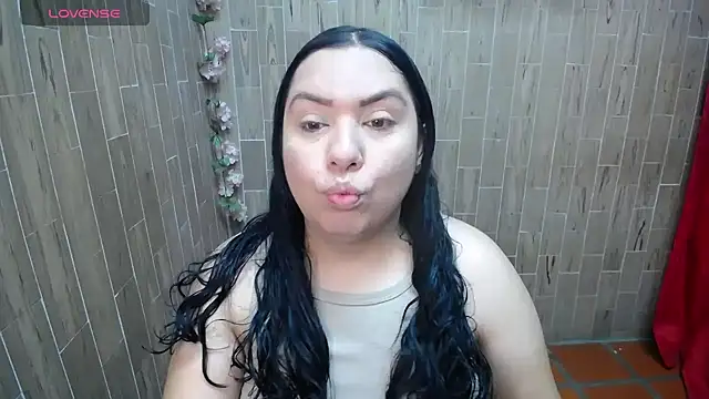 solyeria online show from November 19, 2025, 6:52 pm