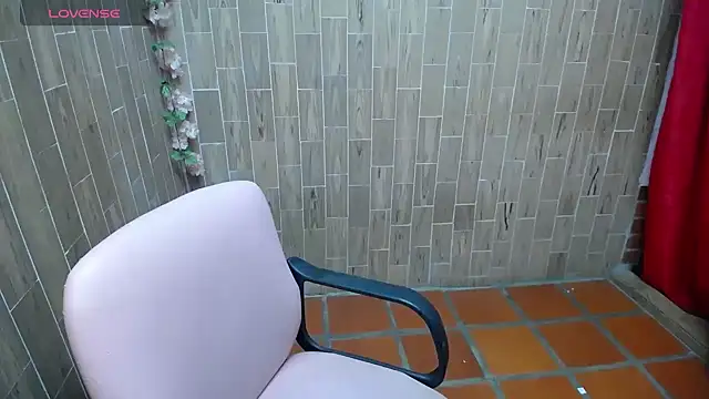 solyeria online show from December 5, 2025, 3:48 am