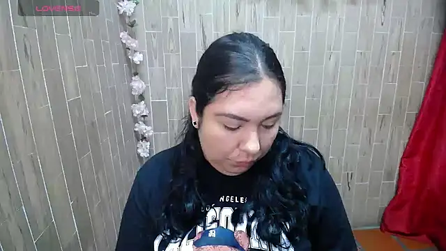 Snapshot of solyeria chatting on April 25, 2026, 2:25 am solyeria online show from April 25, 2026, 2:25 am