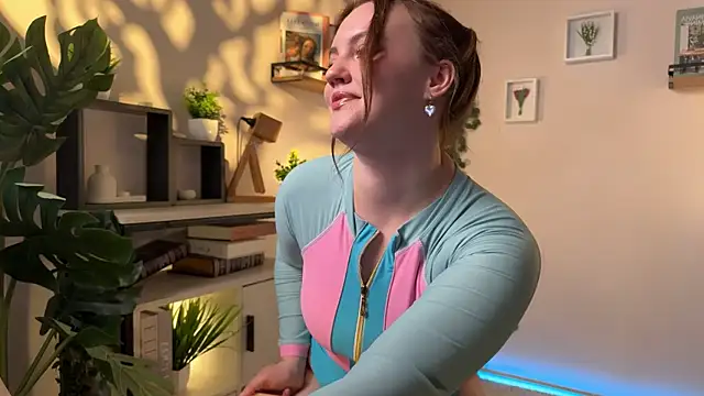 Lella Ryann  online show from October 1, 2025, 7:58 am